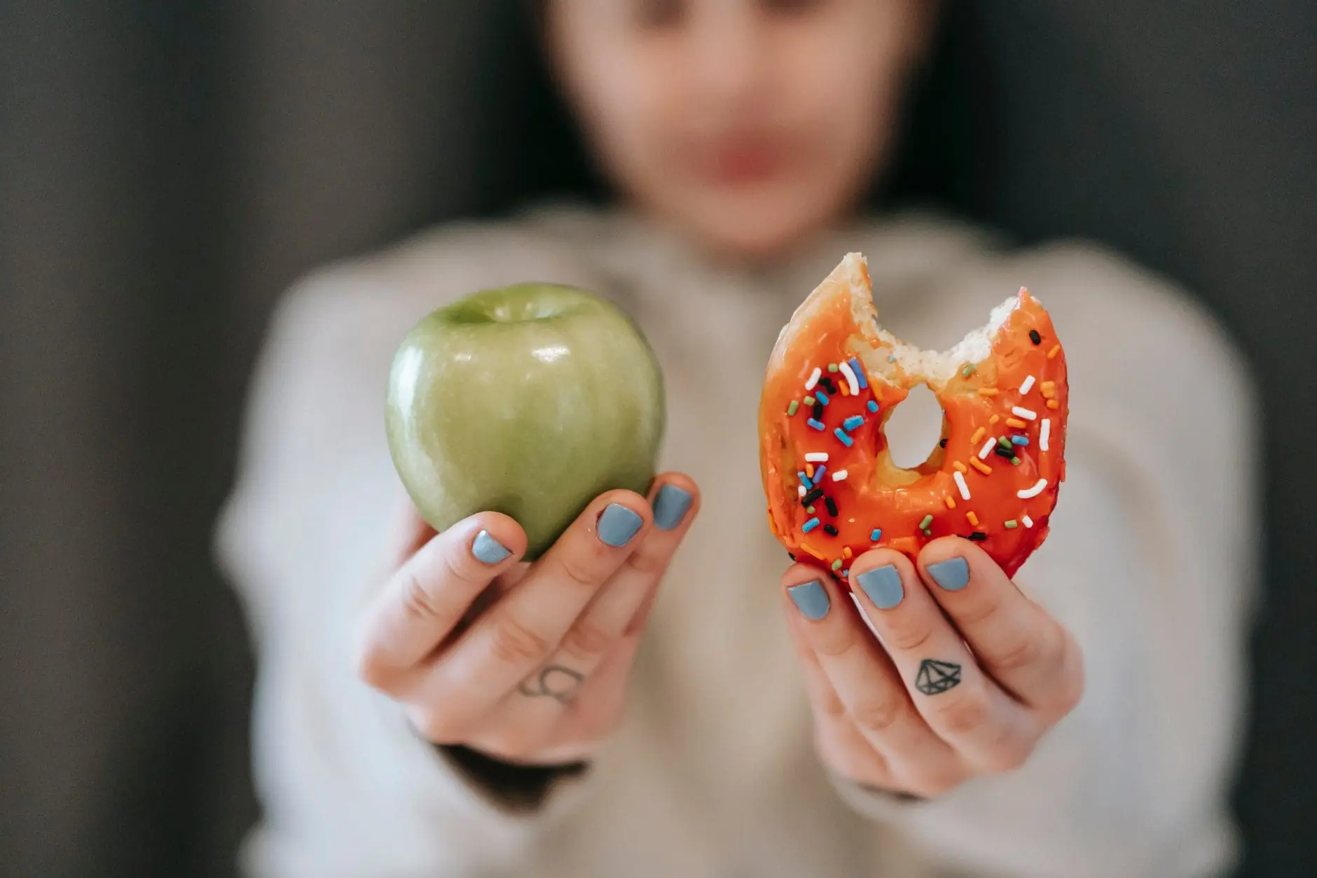 Choice between green apple or donut